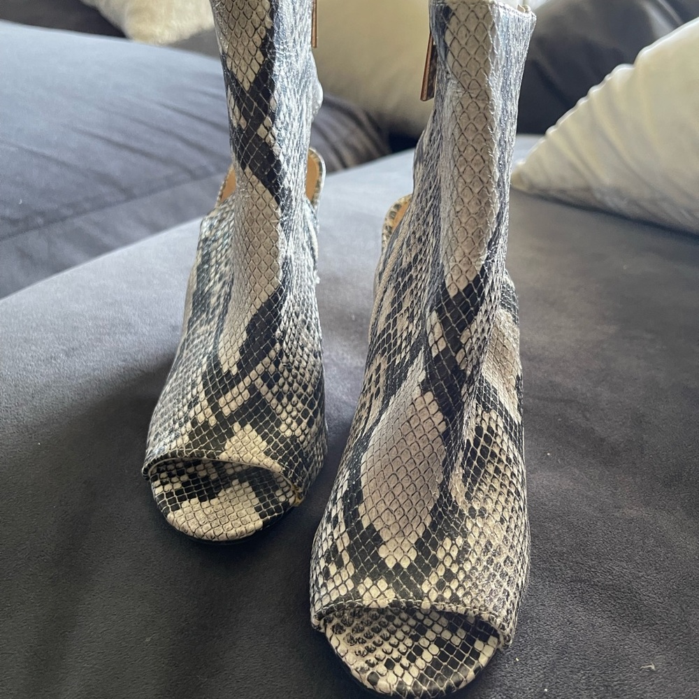 Bamboo Open Front Open Back Booties Size 7 - image 6